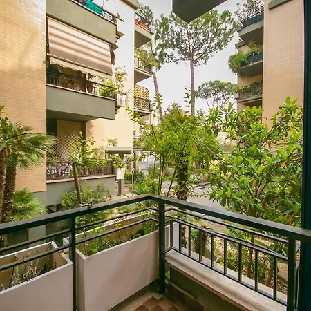 The Voice Of The Moon Apartment Rome